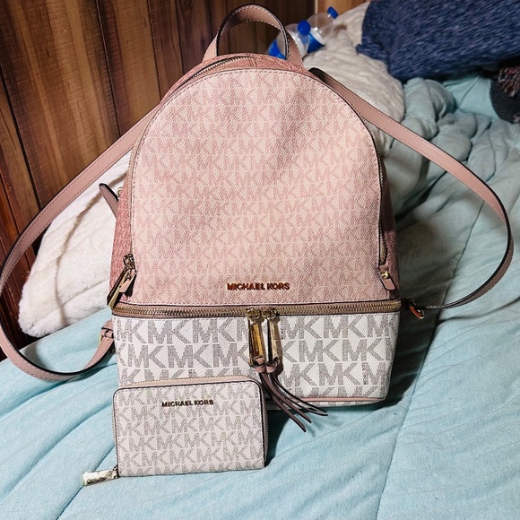 Michael Kors backpack purse and wallet - Picture 1 of 7